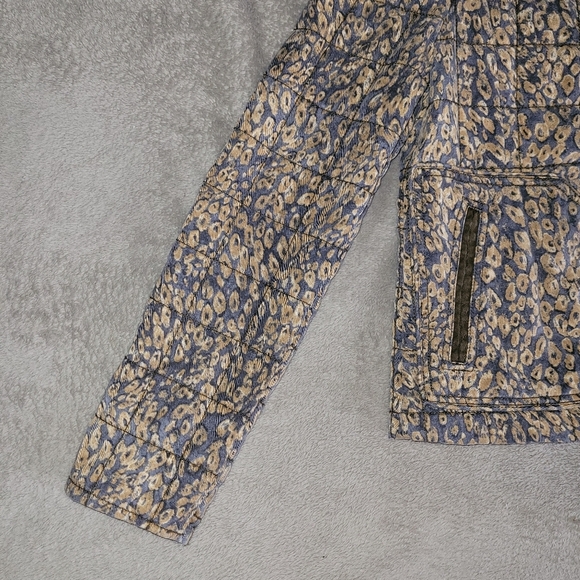 Aritzia Wilfred quilted jacket size 2 - Picture 7 of 16